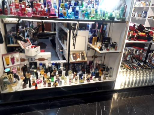 آقای عطر مستر اروین شعبه۳