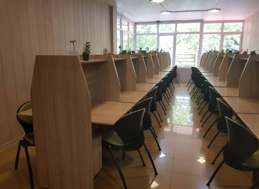 عکس دبیرستان هوشمند تفکر سفید