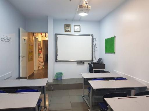 عکس دبیرستان هوشمند تفکر سفید