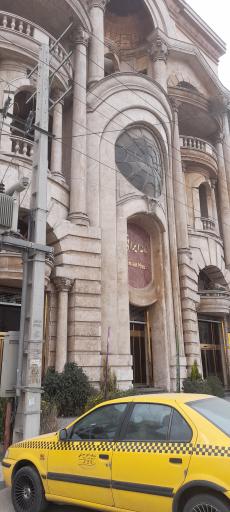 عکس فروشگاه فرش و مبل خانه ایرانی