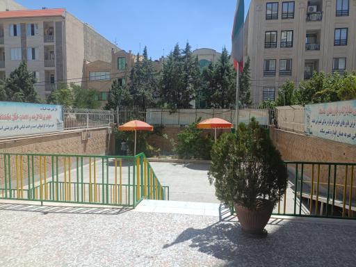 عکس مدرسه بزرگسالان آموزش از راه دور دریا