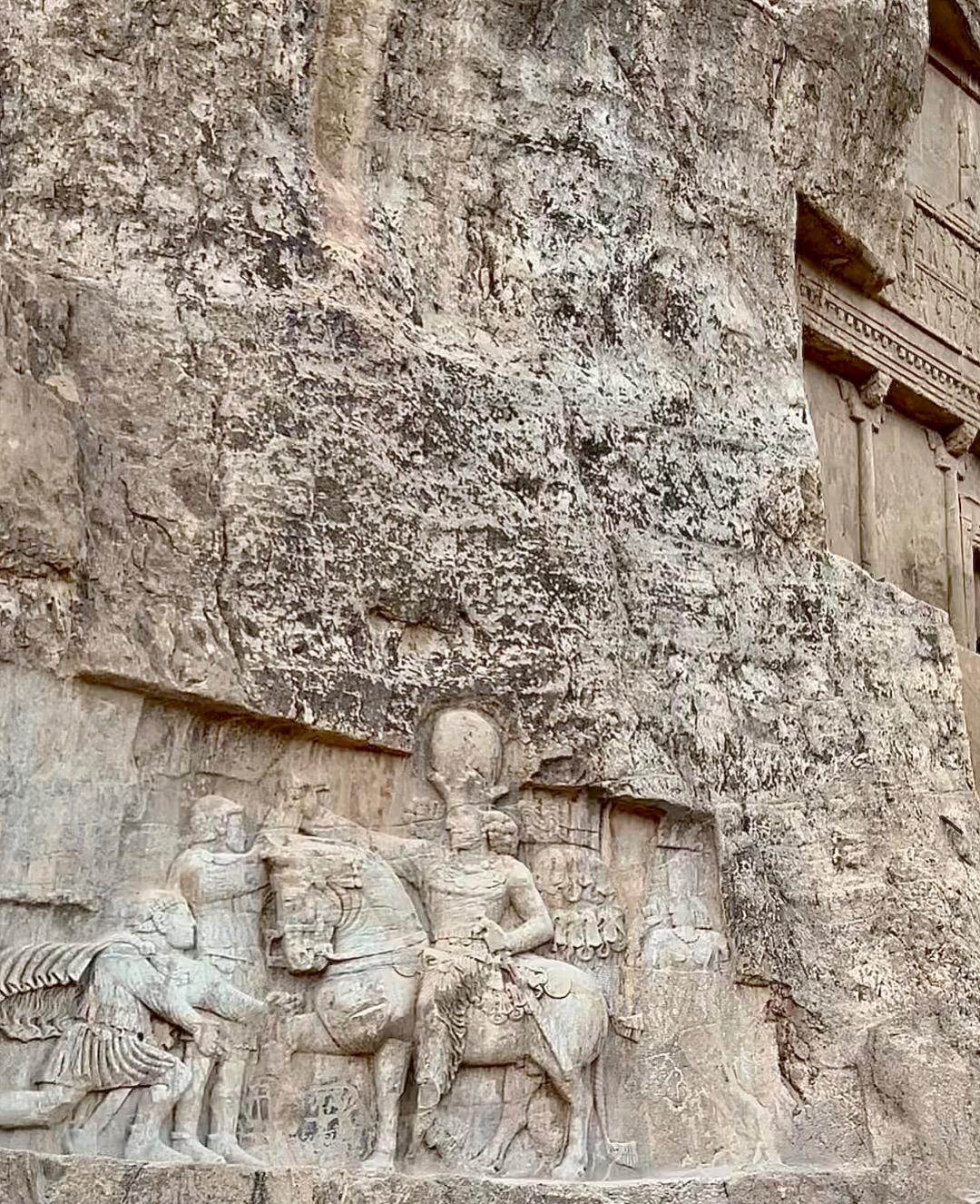 عکس نقش برجسته  هرمز دوم و آذر نرسی