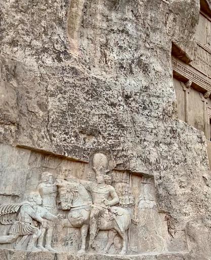 عکس نقش برجسته  هرمز دوم و آذر نرسی