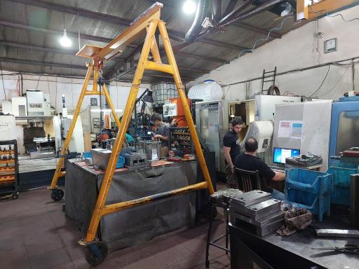 عکس مبتکران پیشرو صنعت آونگ