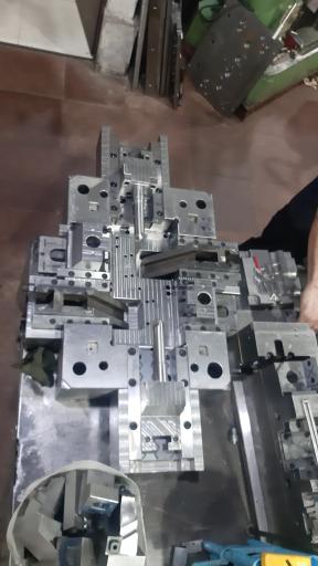 عکس مبتکران پیشرو صنعت آونگ