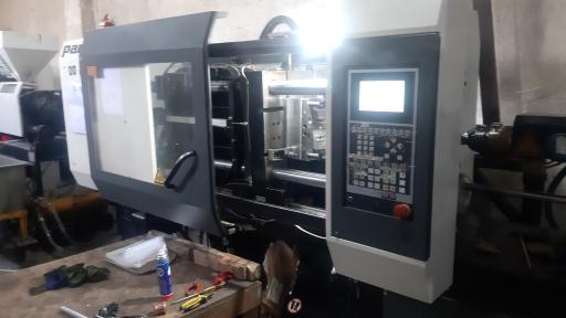 عکس مبتکران پیشرو صنعت آونگ