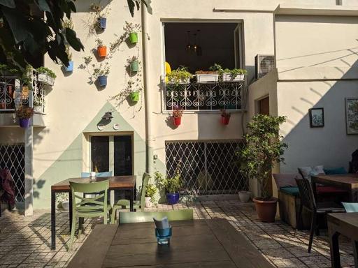 عکس کافه حياط شماره ٦٥