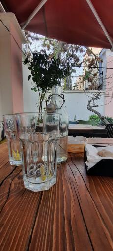 عکس کافه حياط شماره ٦٥