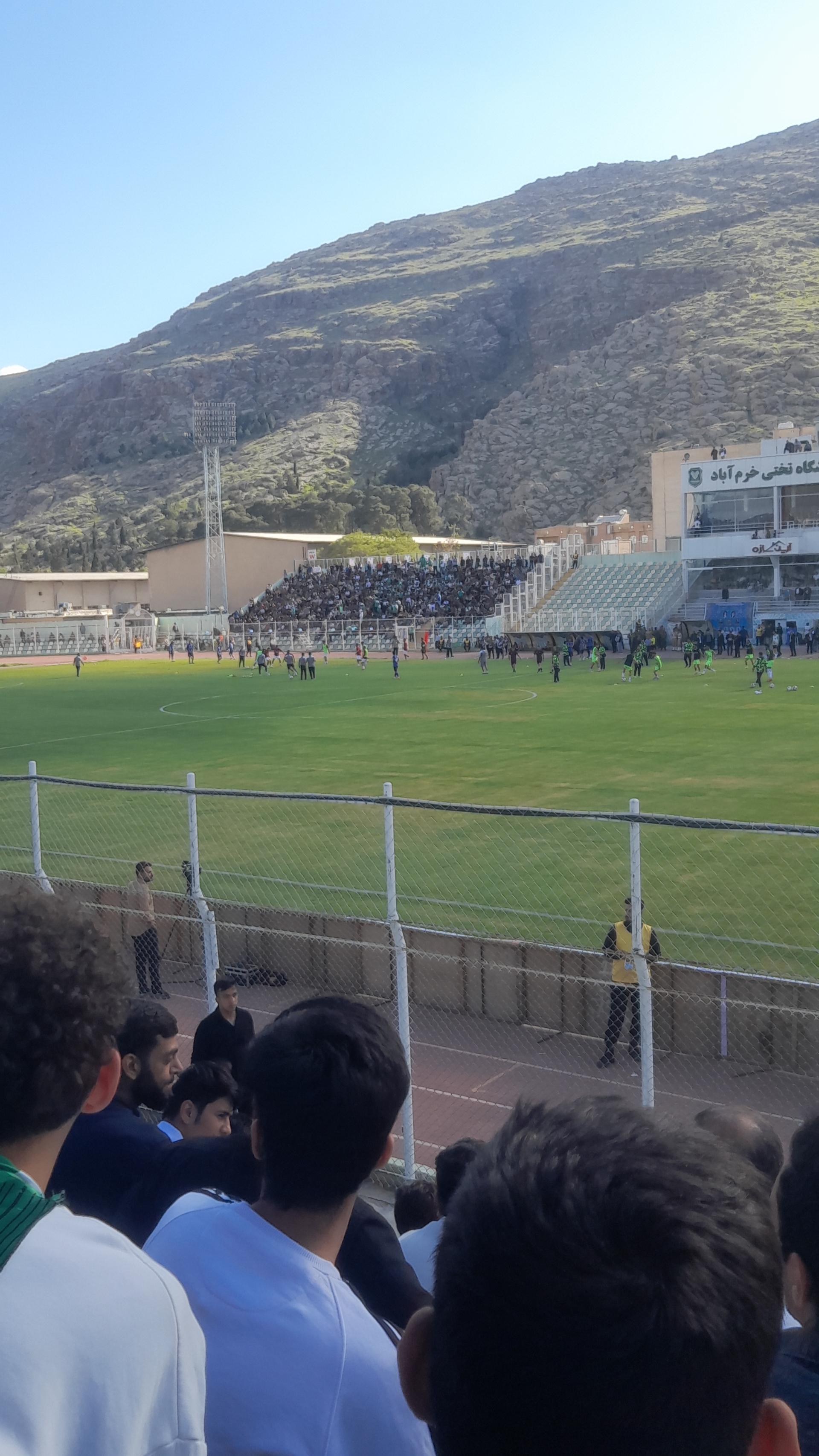 عکس ورزشگاه تختی خرم آباد