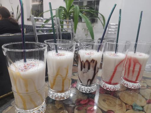 کافه رنگین کمان