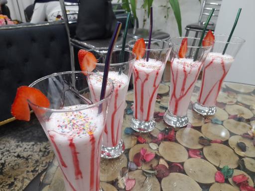 کافه رنگین کمان