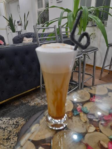 عکس کافه رنگین کمان