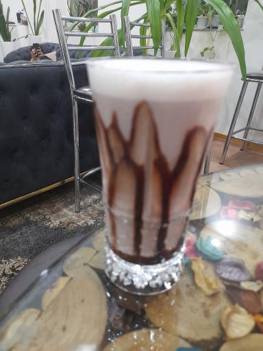 عکس کافه رنگین کمان