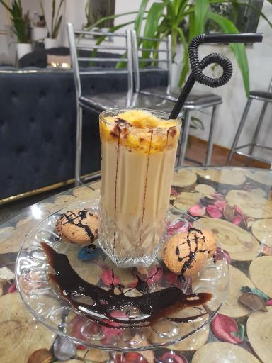 عکس کافه رنگین کمان