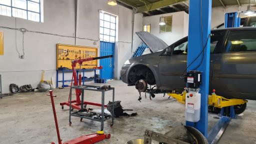 عکس تعمیرگاه تخصصی رنوساز