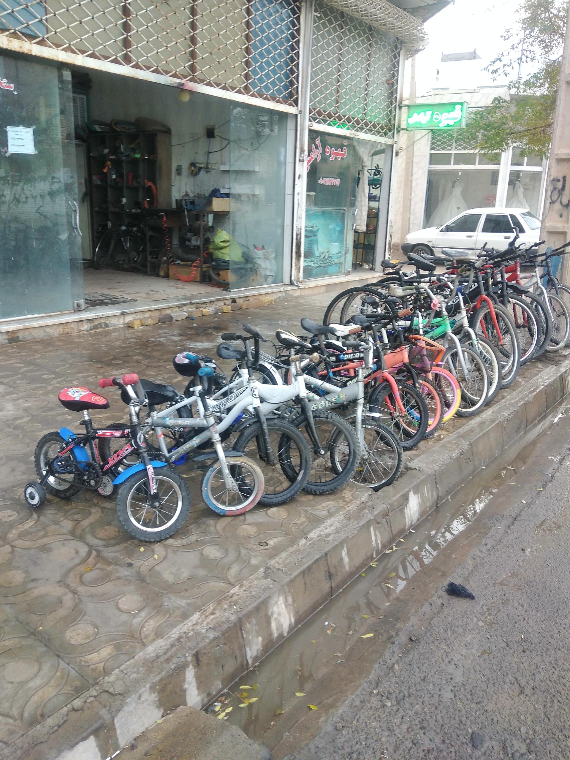 عکس دوچرخه سازی وموتور کمالی 