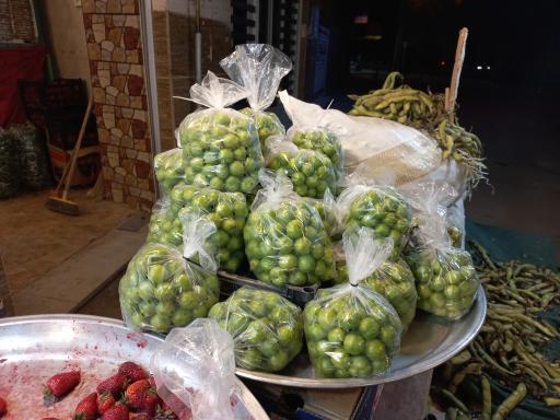 عکس میوه فروشی میرزائیان