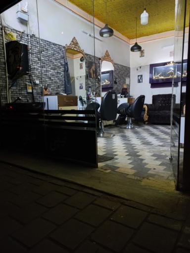 عکس آرایشگاه قیچی طلایی