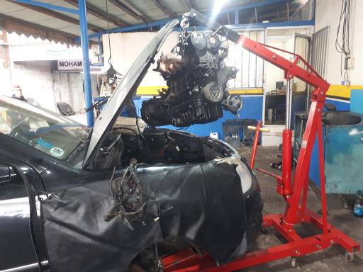 عکس تعمیرگاه خودرو تخت گاز