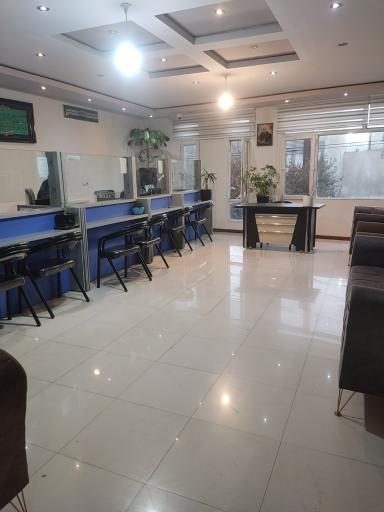 عکس ارائه خدمات بانکداری رسالت 