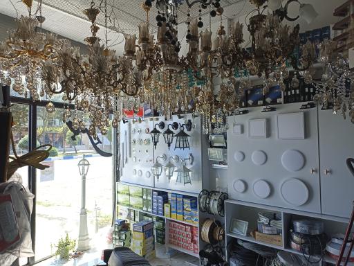 عکس فروشگاه لوازم برقی و روشنایی