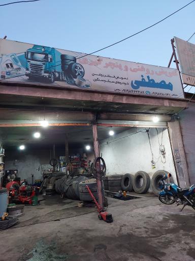 عکس تعویض روغنی و پنچرگیری مصطفی