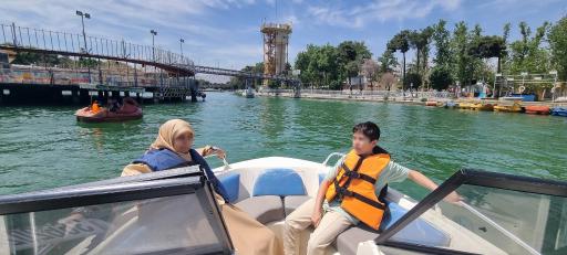 عکس دریاچه پارک ارم