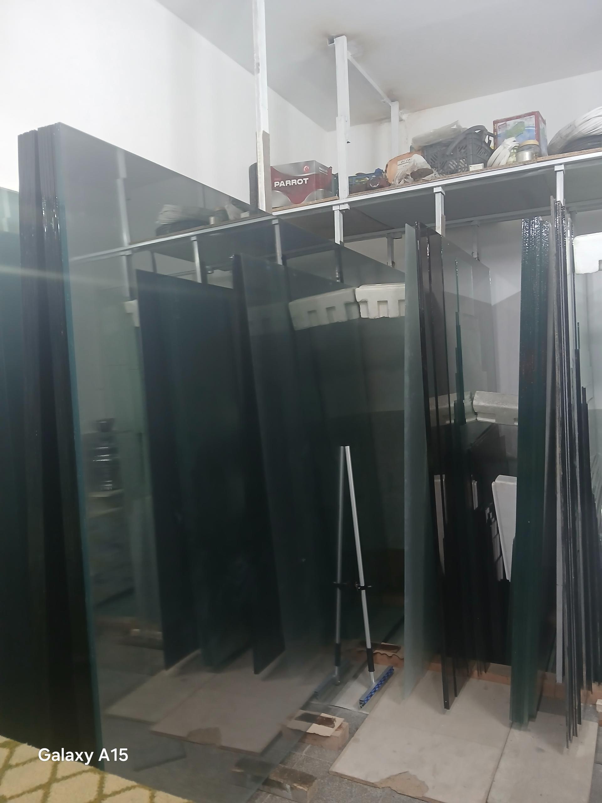 عکس شیشه سکوریت میلاد