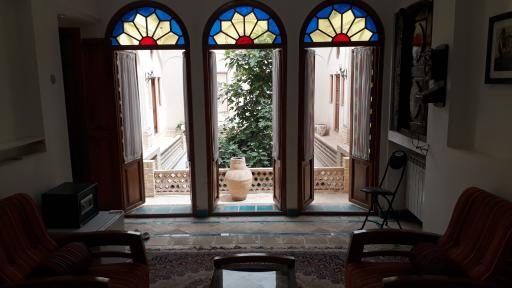 عکس اقامتگاه سنتی نه چم کاشان