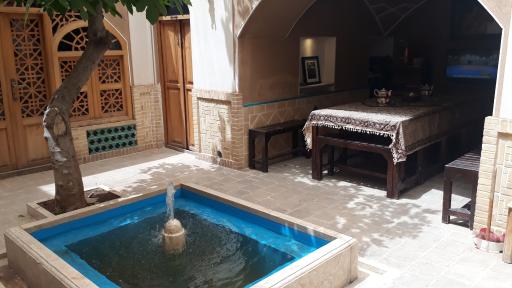 عکس اقامتگاه سنتی نه چم کاشان