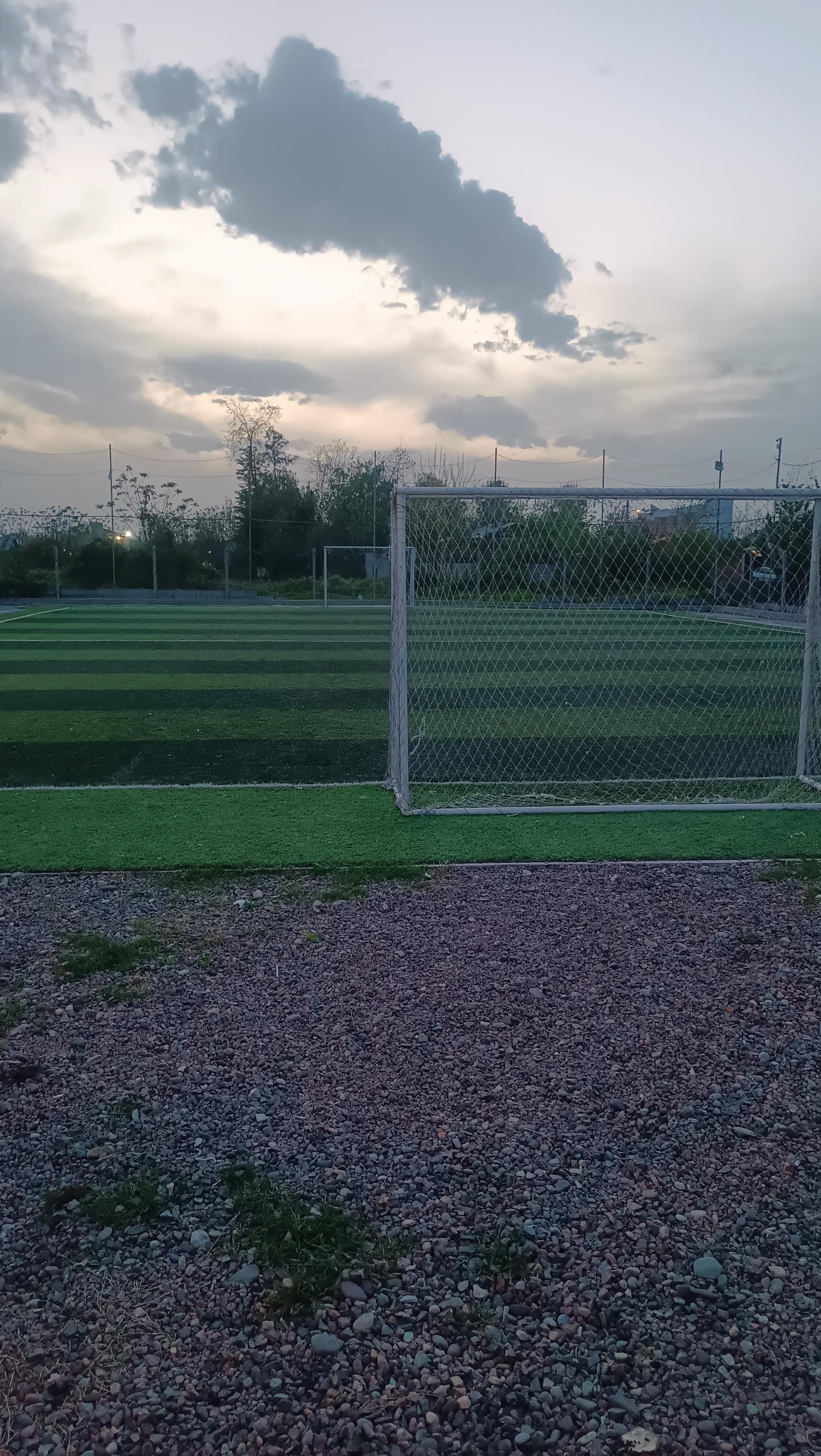 عکس زمین ورزشی دلاوران