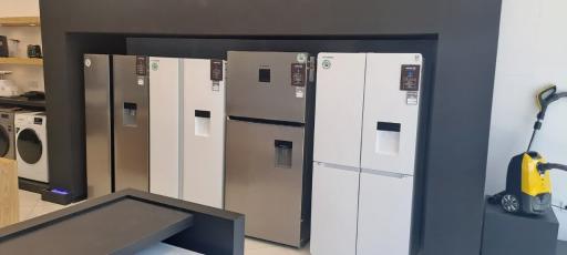 عکس فروشگاه زنجیره ای مرکزی مادیران بیرجند