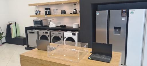 عکس فروشگاه زنجیره ای مرکزی مادیران بیرجند