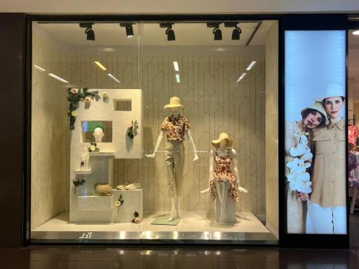 عکس فروشگاه پوشاک زنانه نوادو