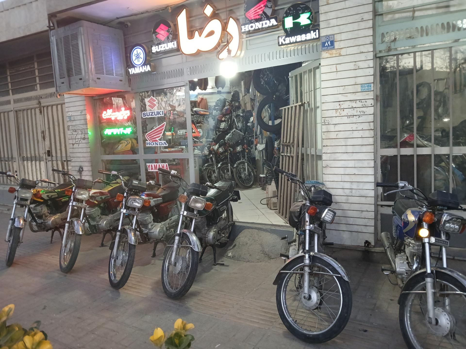 عکس تعمیرگاه موتورسیکلت رضا