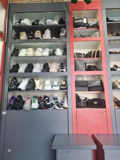 عکس فروشگاه کیف و کفش حقیقت 
