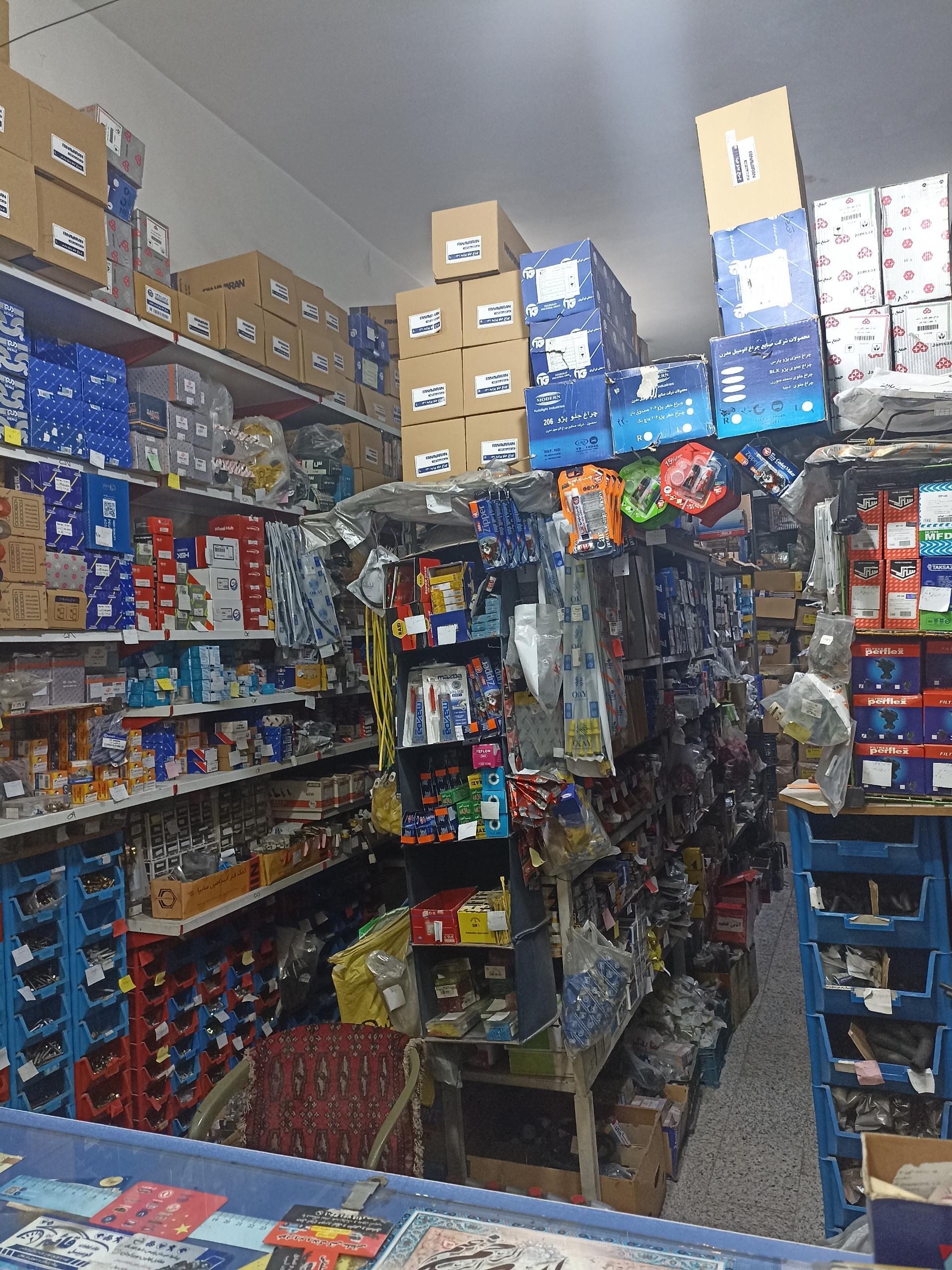 عکس خانه قطعات اتومبیل قائم