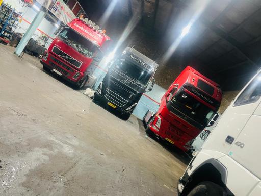 عکس مجتمع فنی تخصصی ولو رنو