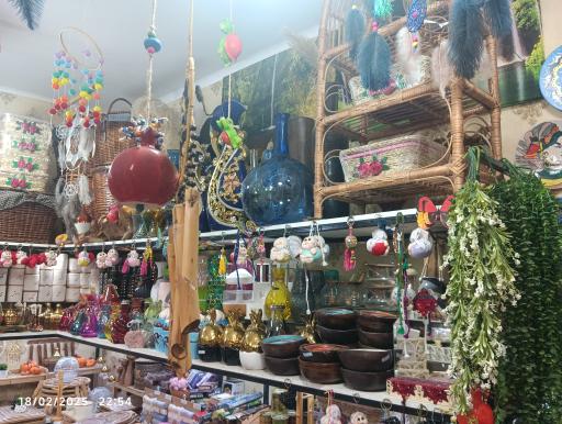 عکس فروشگاه سوغات وصنایع دستی