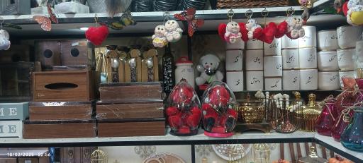 عکس فروشگاه سوغات وصنایع دستی