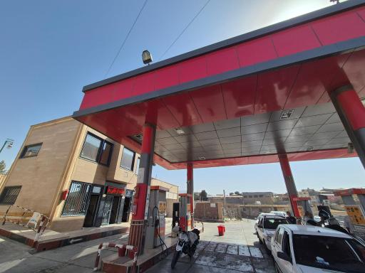 عکس پمپ بنزین عسکری