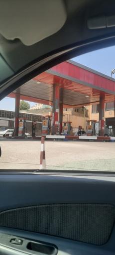 عکس پمپ بنزین عسکری