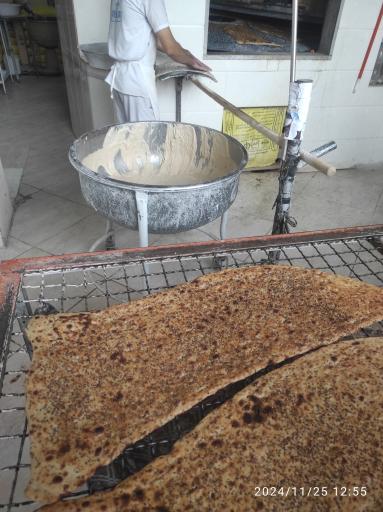 عکس نانوایی نان سنگک