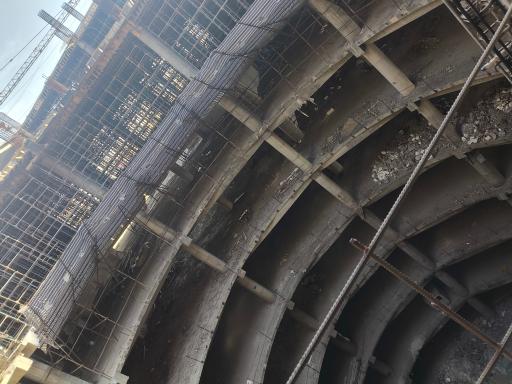 عکس مجتمع تجاری یاس هنگام