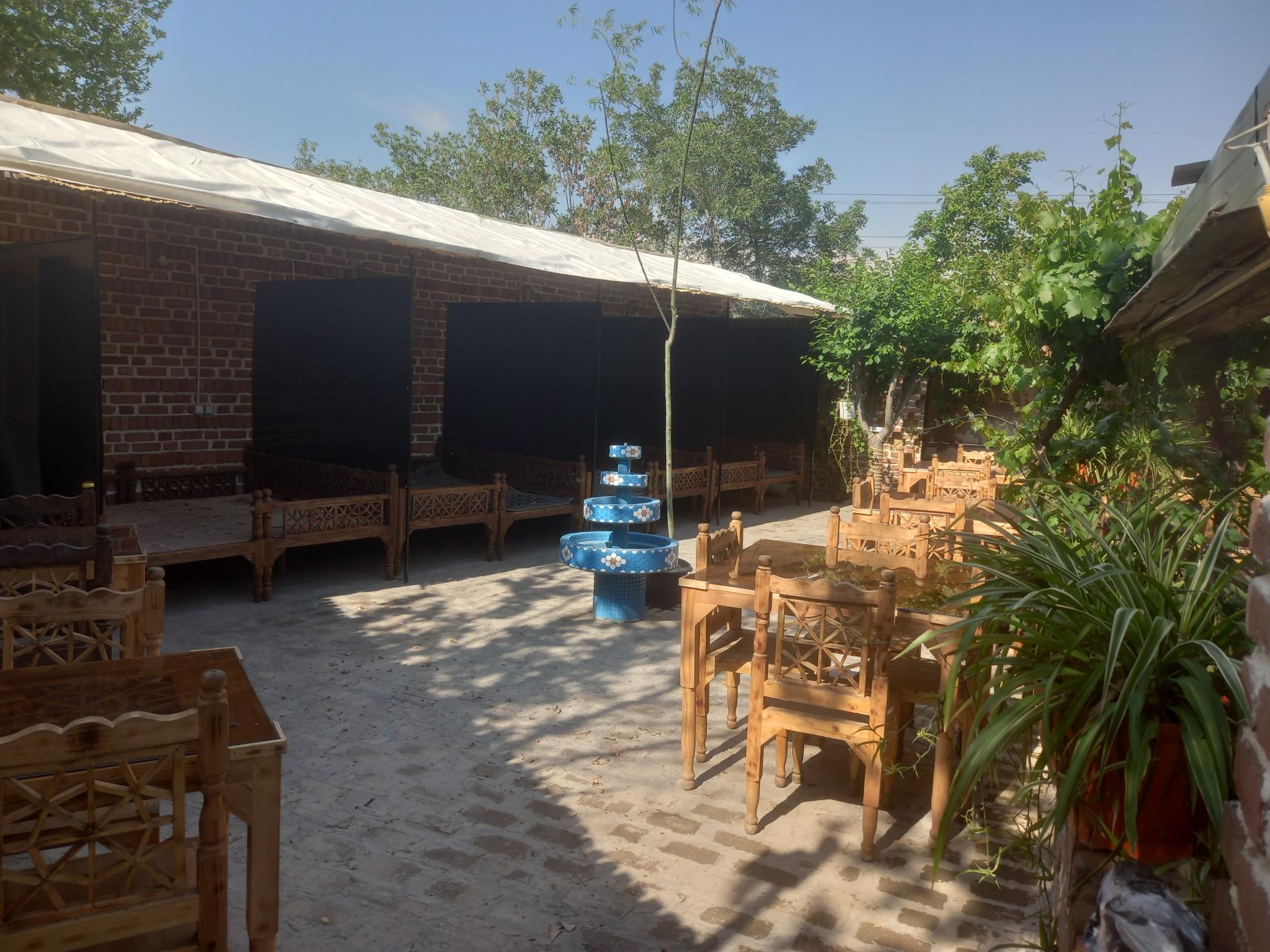 عکس سفره خانه باغ رز