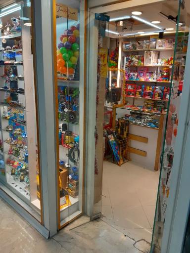 عکس فروشگاه بمب اسباب بازی