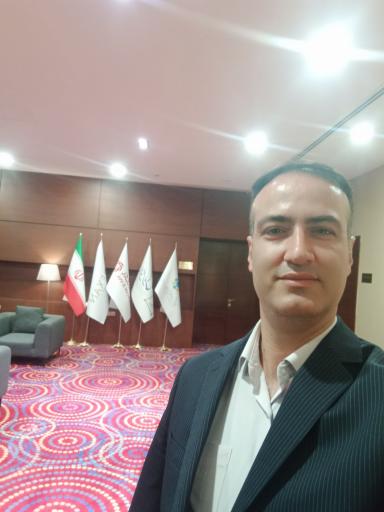 عکس مشاور املاک لبخند