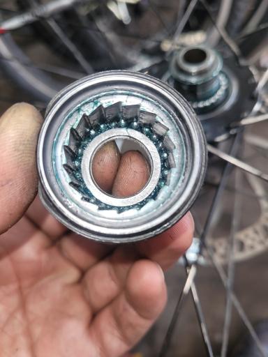 عکس تعمیرگاه دوچرخه صادقی 