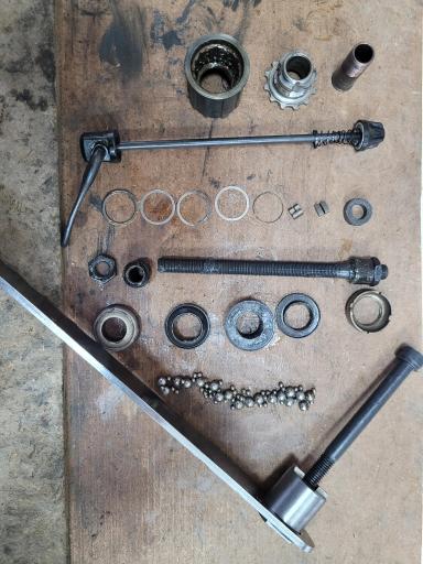 عکس تعمیرگاه دوچرخه صادقی 