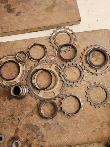 عکس تعمیرگاه دوچرخه صادقی 